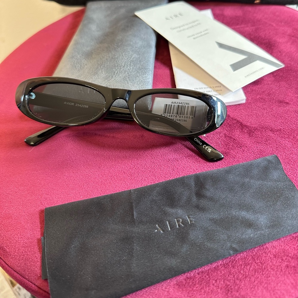 AIRE Avior in Black oval cateye skinny sunglasses - Picture 2 of 7